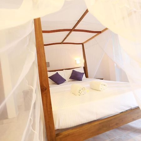 Dock Holiday Guest House Unawatuna Extérieur photo