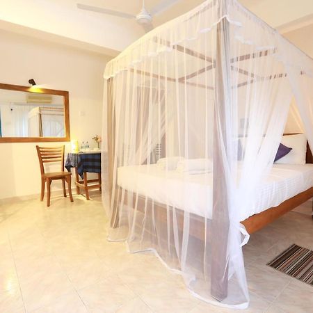 Dock Holiday Guest House Unawatuna Extérieur photo
