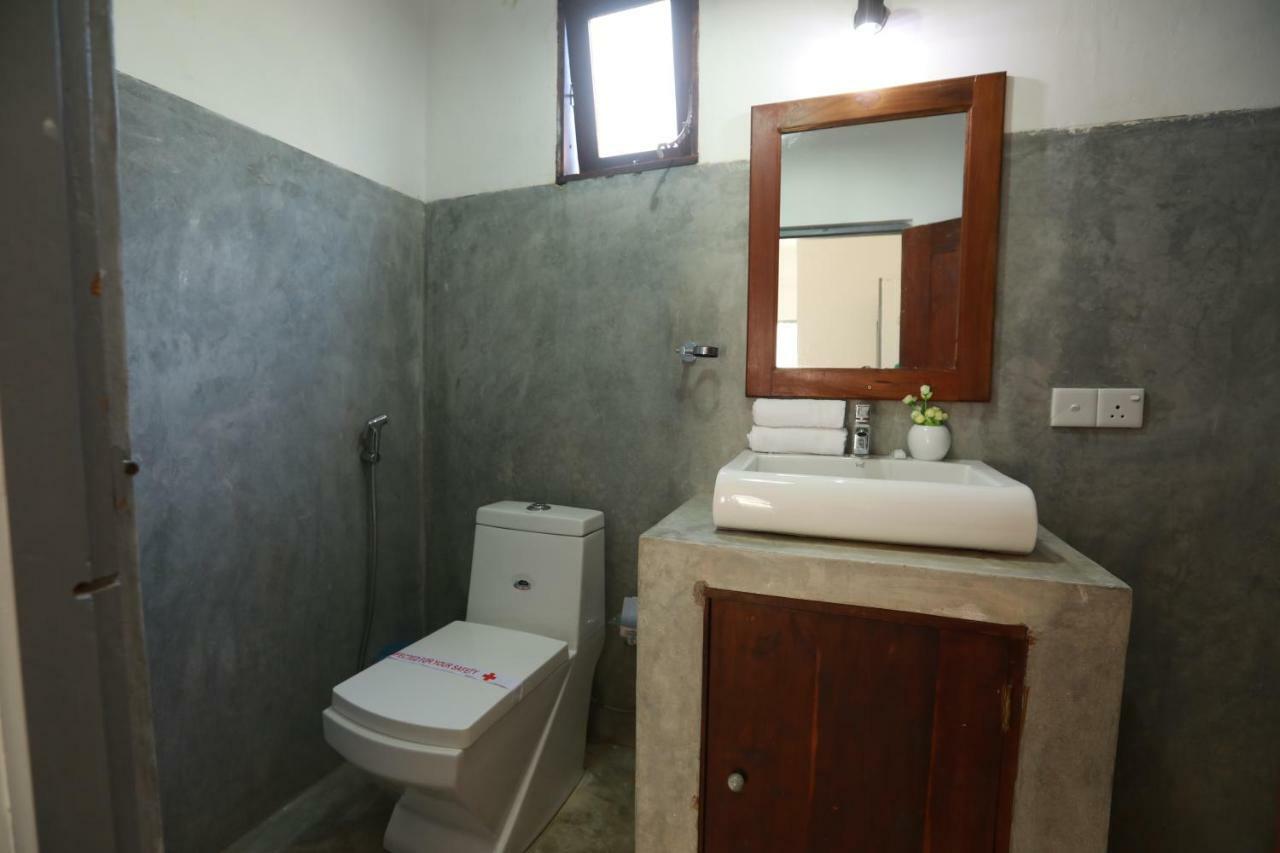 Dock Holiday Guest House Unawatuna Extérieur photo