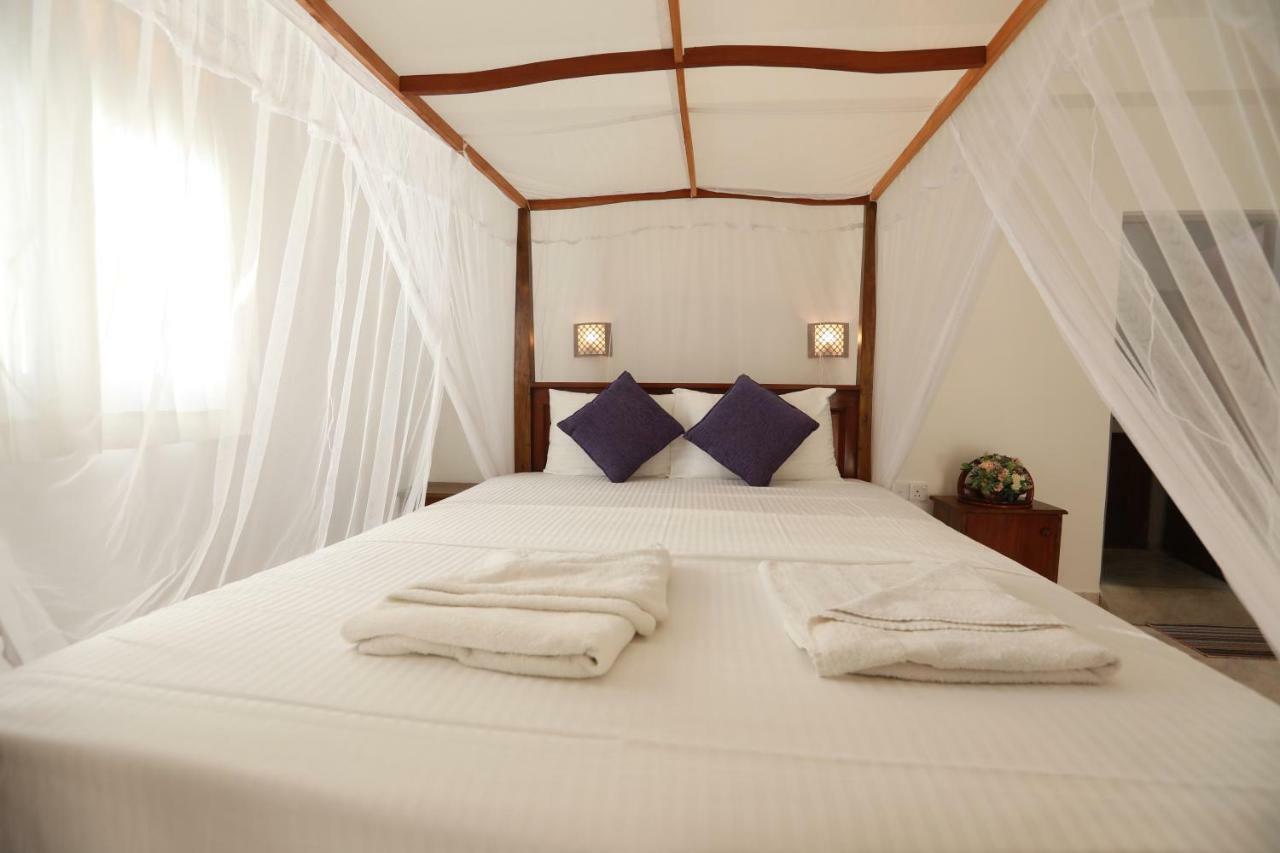Dock Holiday Guest House Unawatuna Extérieur photo