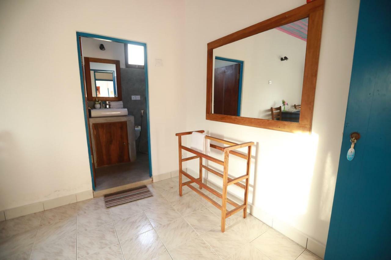 Dock Holiday Guest House Unawatuna Extérieur photo