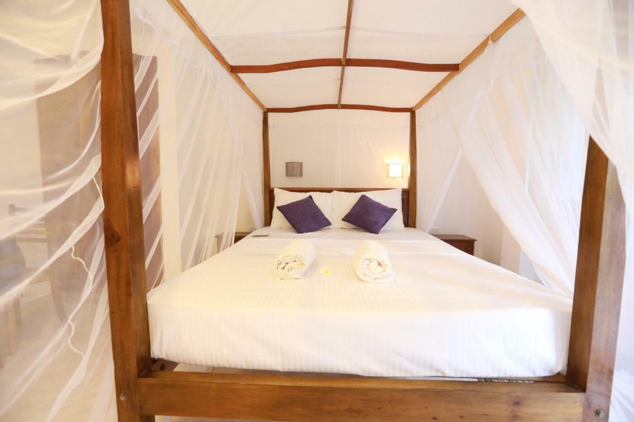 Dock Holiday Guest House Unawatuna Extérieur photo