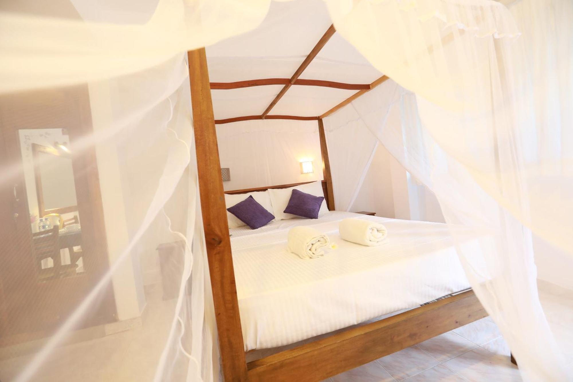 Dock Holiday Guest House Unawatuna Extérieur photo