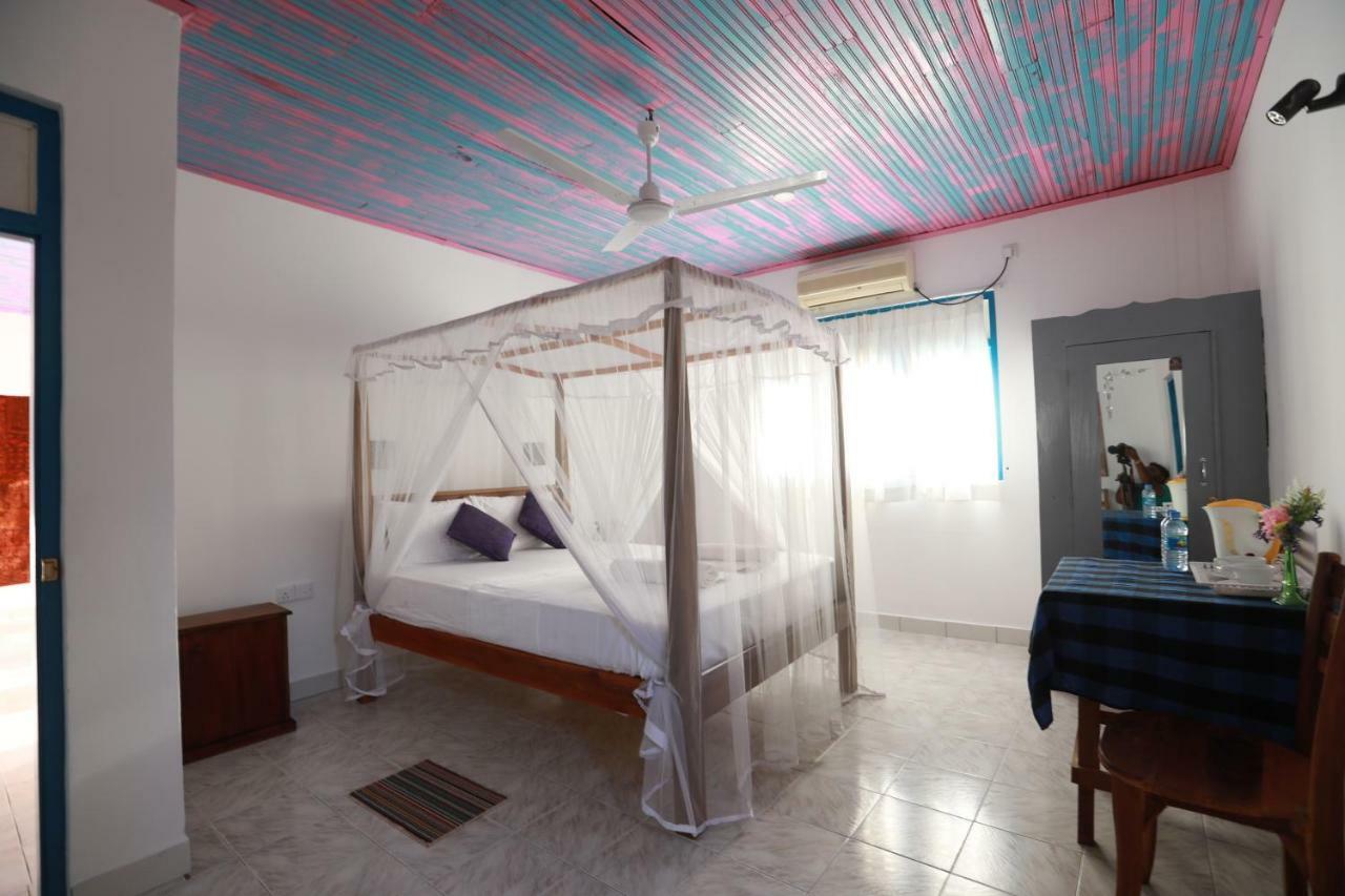 Dock Holiday Guest House Unawatuna Extérieur photo